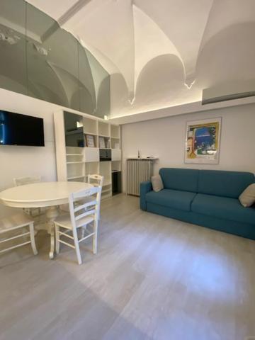 Duomo26 Boutique Apartment Desenzano del Garda Bagian luar foto