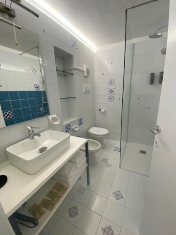 Duomo26 Boutique Apartment Desenzano del Garda Bagian luar foto